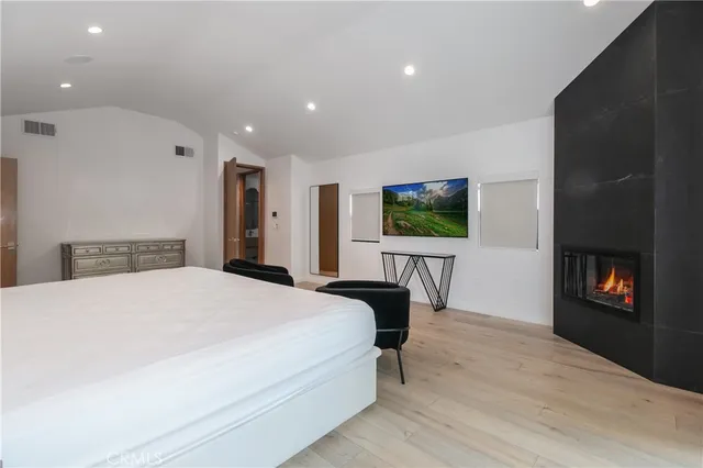 $13,000 | 6945 Amestoy Avenue, Lake Balboa, CA 91406