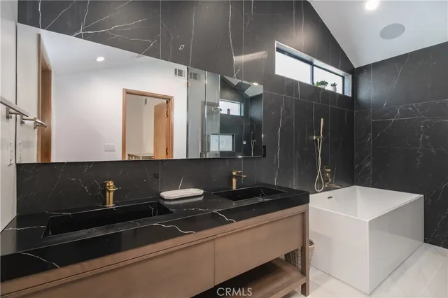 $13,000 | 6945 Amestoy Avenue, Lake Balboa, CA 91406