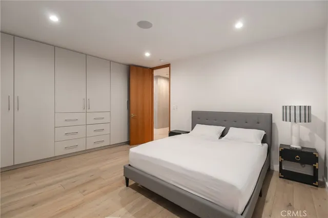 $13,000 | 6945 Amestoy Avenue, Lake Balboa, CA 91406