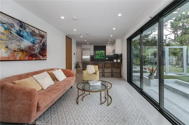 $13,000 | 6945 Amestoy Avenue, Lake Balboa, CA 91406