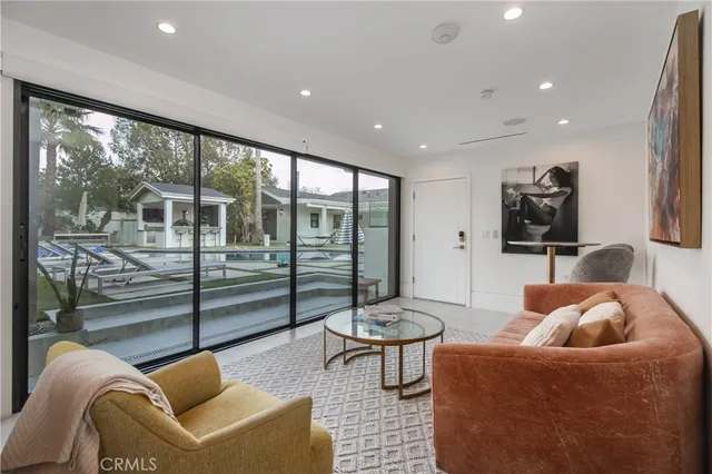 $13,000 | 6945 Amestoy Avenue, Lake Balboa, CA 91406