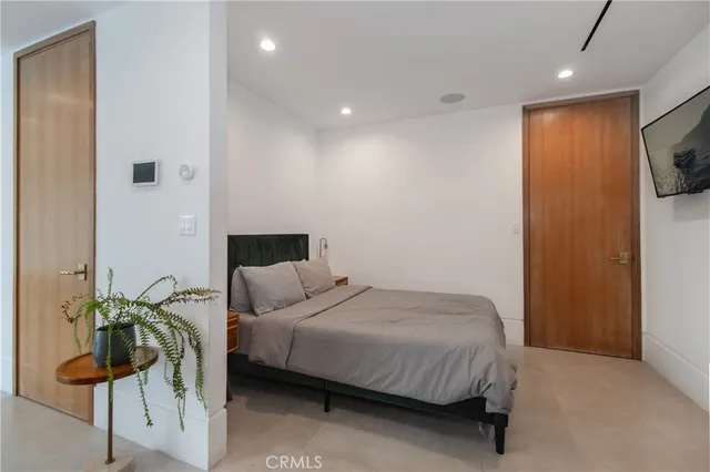 $13,000 | 6945 Amestoy Avenue, Lake Balboa, CA 91406