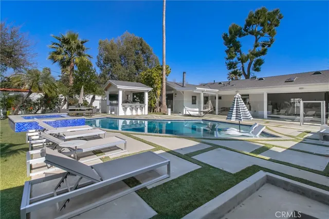 $13,000 | 6945 Amestoy Avenue, Lake Balboa, CA 91406