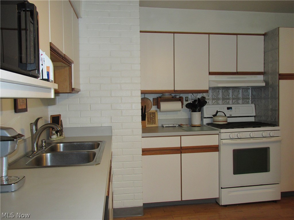 20896 Mastick Road Cleveland, OH 44126 - Photo 12 of 35