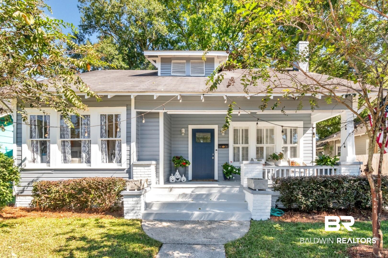 116 Item Avenue Mobile, AL 36607 - Photo 33 of 33 View of front of property with a front yard and a porch