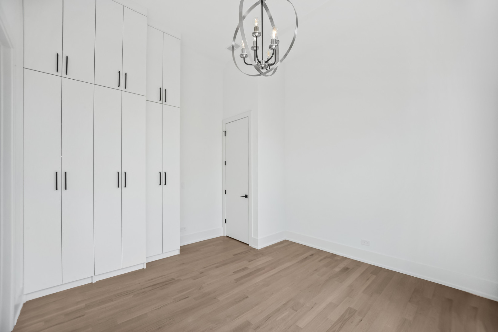 6556 South Minerva Avenue, Unit 2S Chicago, IL 60637 - Photo 8 of 19 a view of a hallway with wooden floor