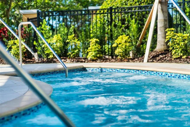 a view of a backyard