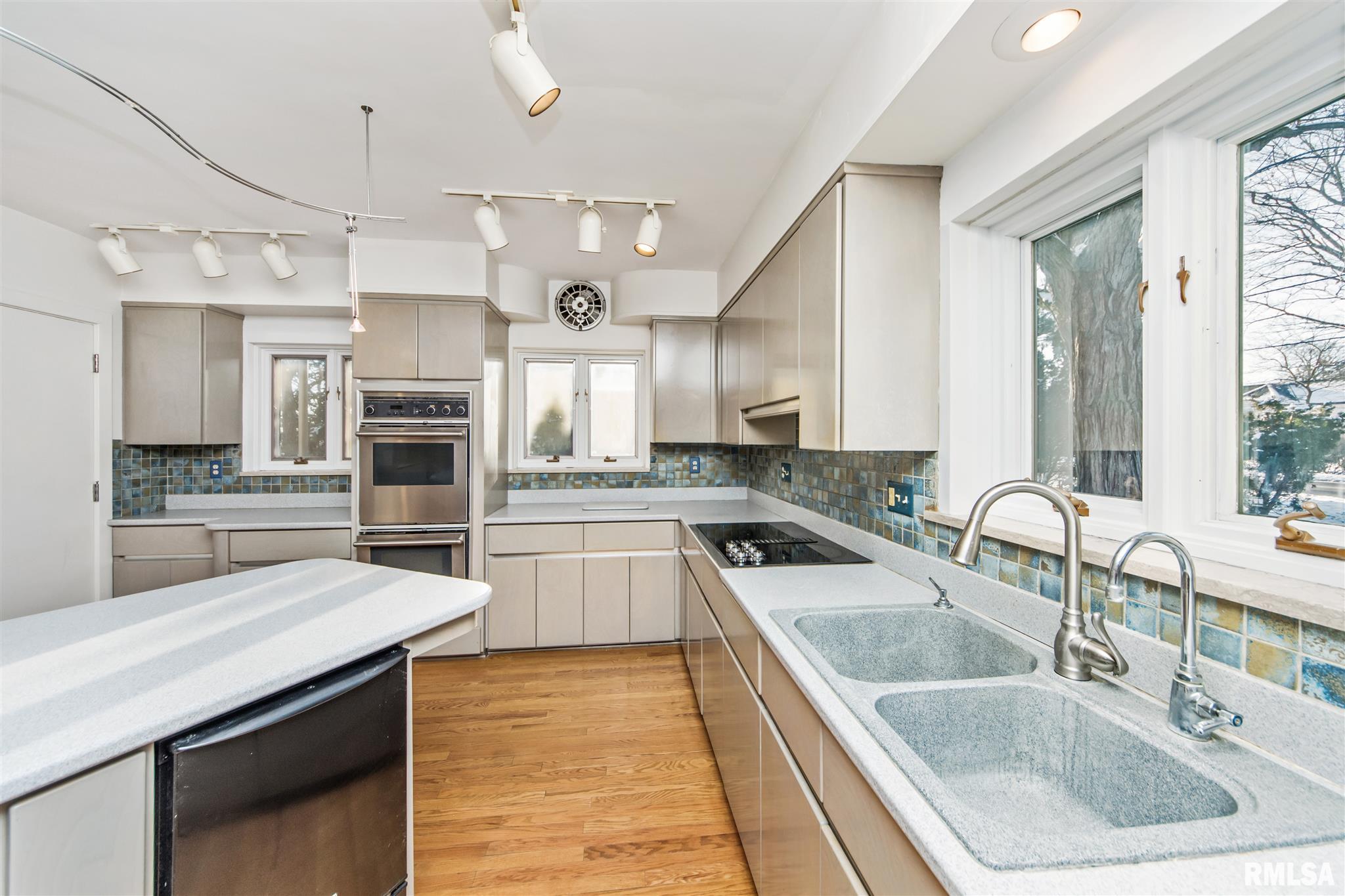 5618 North Prospect Road Peoria, IL 61614 - Photo 8 of 40 Gallery Image 8