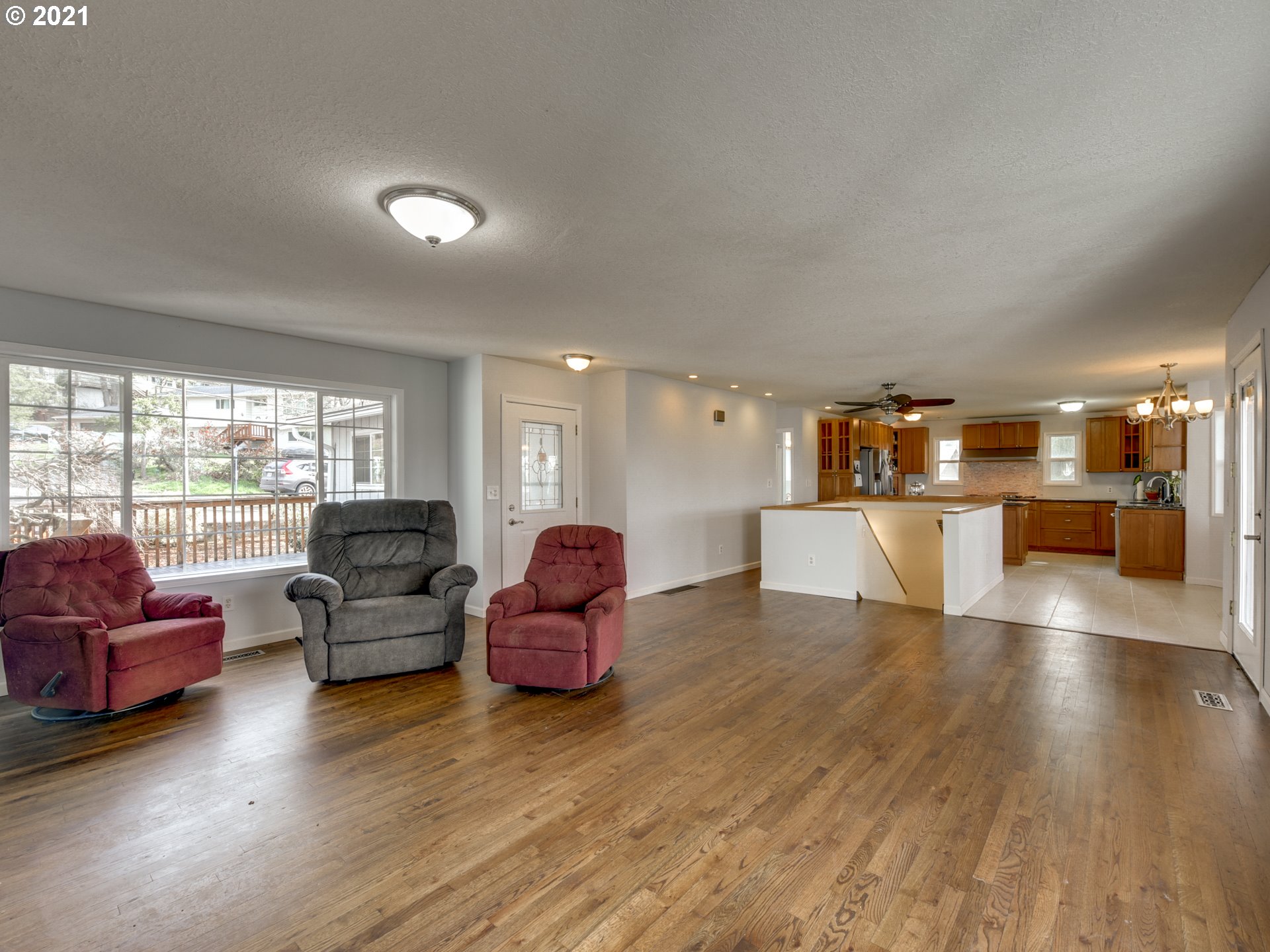 17827 Oatfield Road Gladstone, OR 97027 - Photo 4 of 32 Gallery Image 4