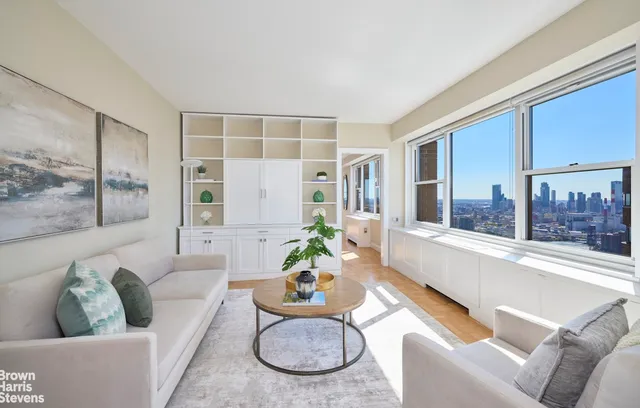 $2,395,000 | 60 East End Avenue, Unit 41A | Upper East Side
