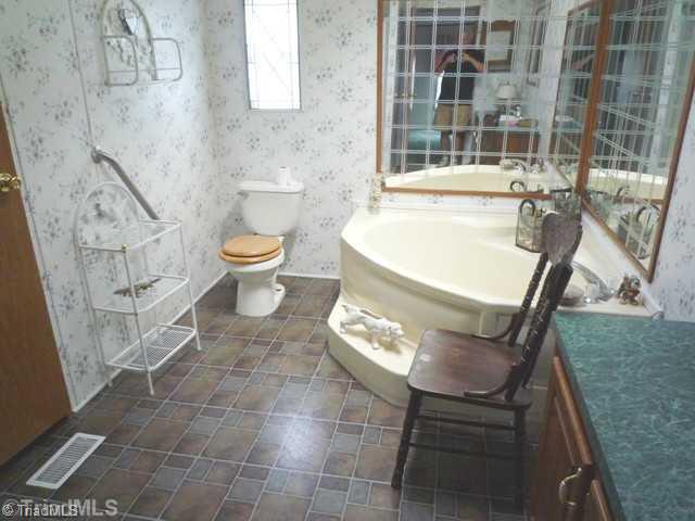 2144 Binkley Road East Bend, NC 27018 - Photo 3 of 13 Master Bath/Spa.