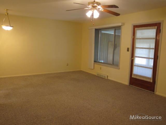 4401 Wall Port Huron, MI 48060 - Photo 5 of 22 31149057-4.JPG