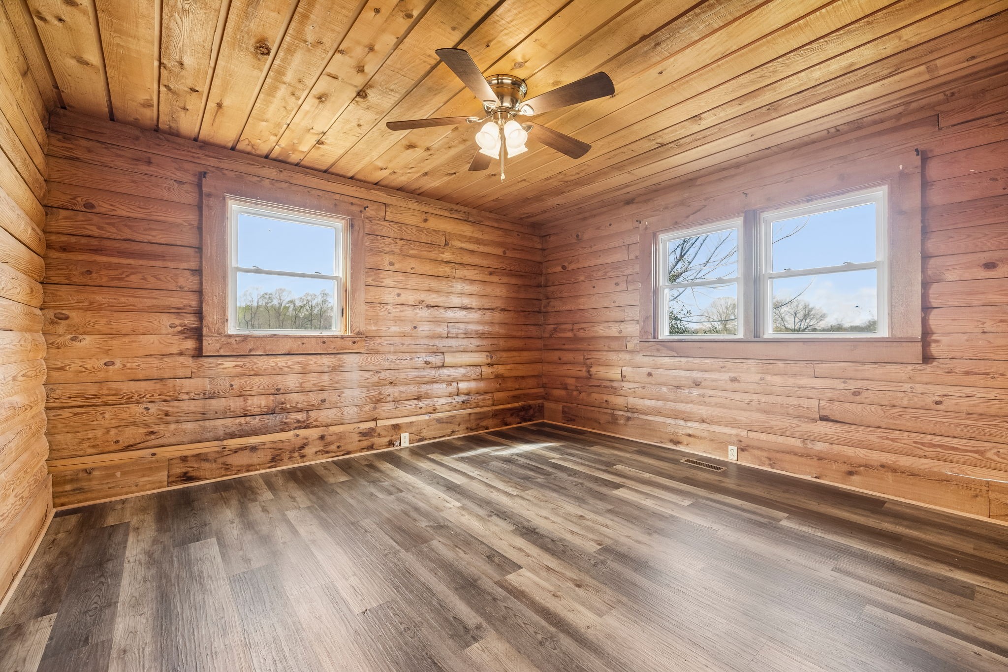 901 Town Branch Road Charlotte, TN 37036 - Photo 61 of 87 a view of an empty room with a window