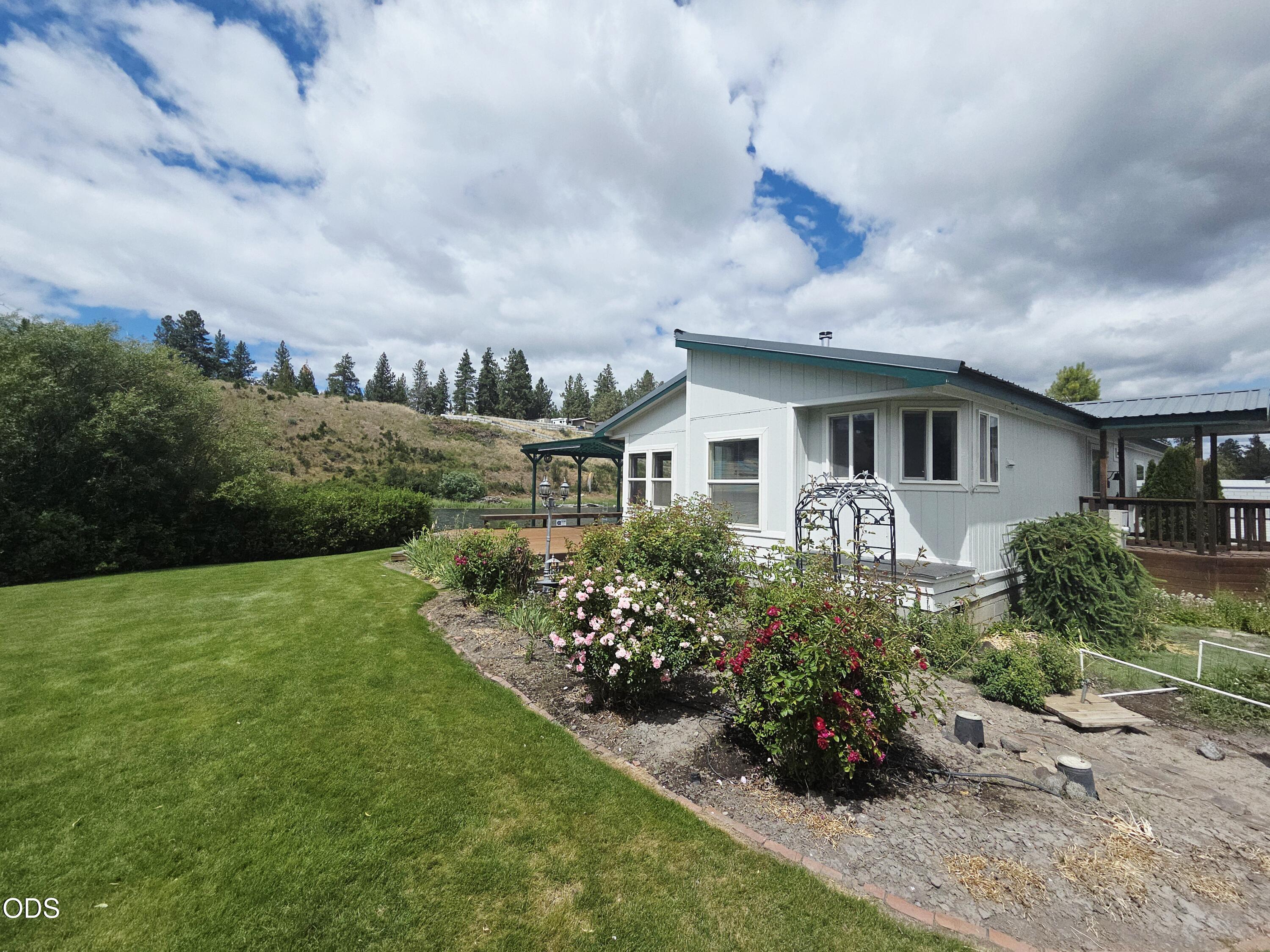 32928 Rivers Drive Chiloquin, OR 97624 - Photo 60 of 64 a front view of a house with garden