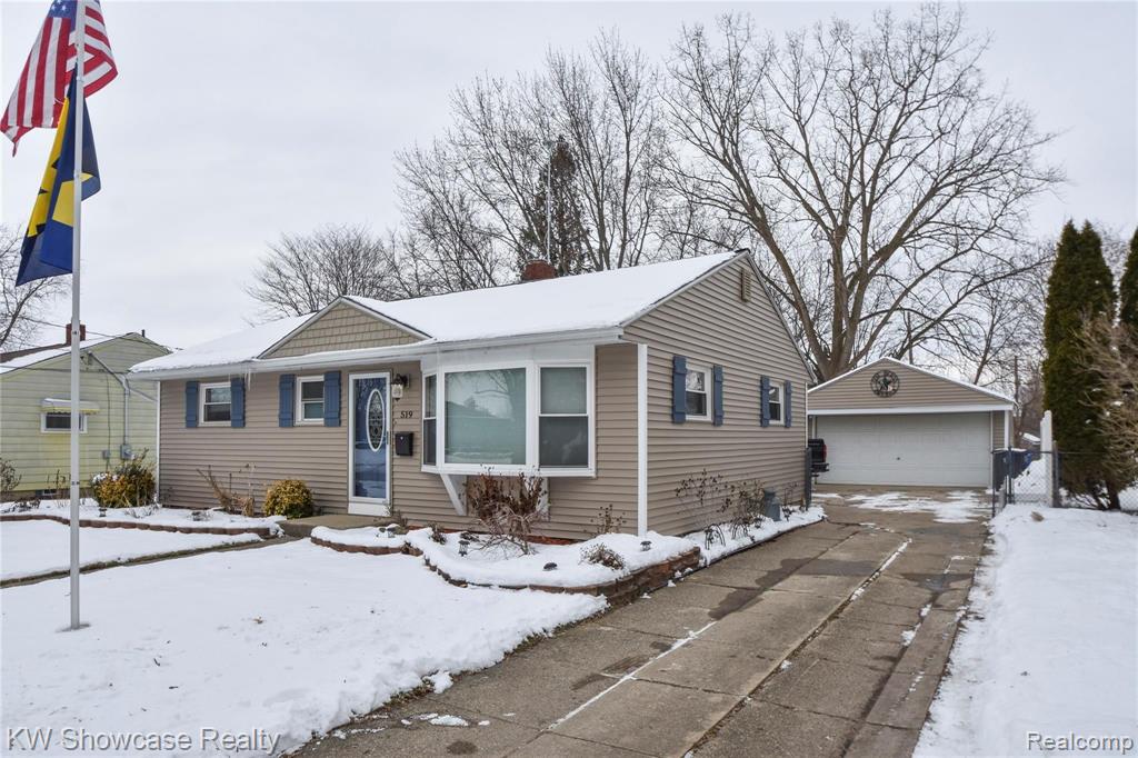 519 Byron Road Howell, MI 48843 - Photo 2 of 38