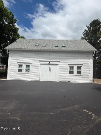 $2,300 | 521 Warren Street, Unit 4, Albany, NY 12208