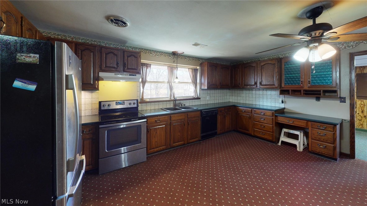 2050 Farson Street Belpre, OH 45714 - Photo 11 of 22 Kitchen with ample counter space