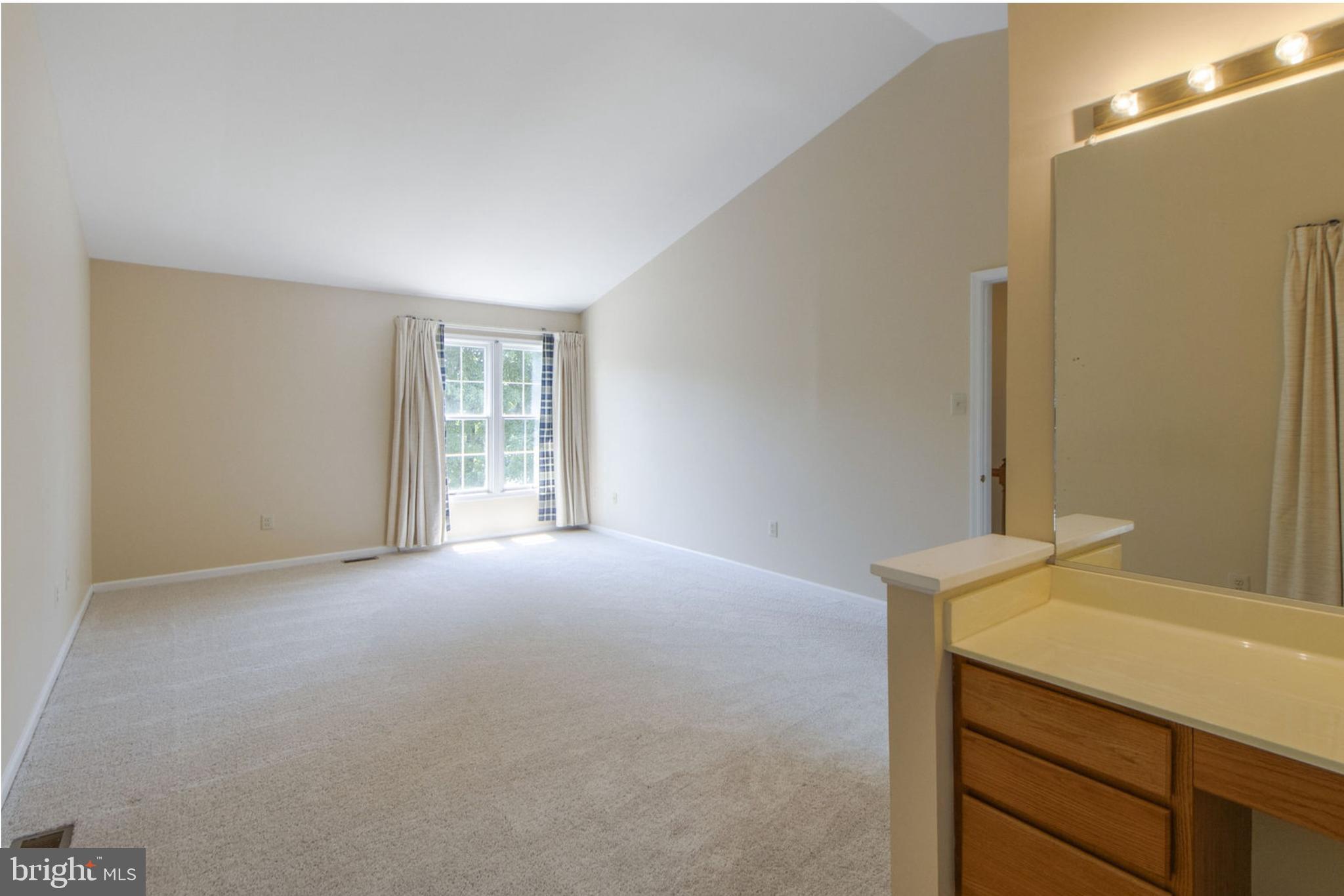 1933 Autumn Ridge Circle Silver Spring, MD 20906 - Photo 17 of 28 Master Suite