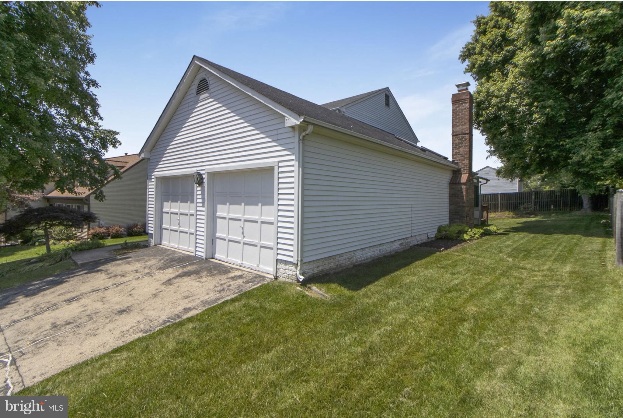 1933 Autumn Ridge Circle Silver Spring, MD 20906 - Photo 9 of 28 2-Car Garage Exterior