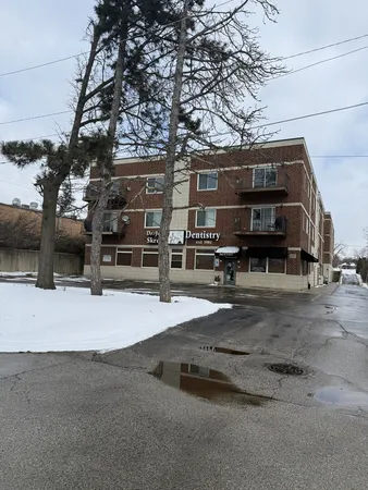 $310,000 | 6961 Vine Street, Unit 301, Indian Head Park, IL 60525