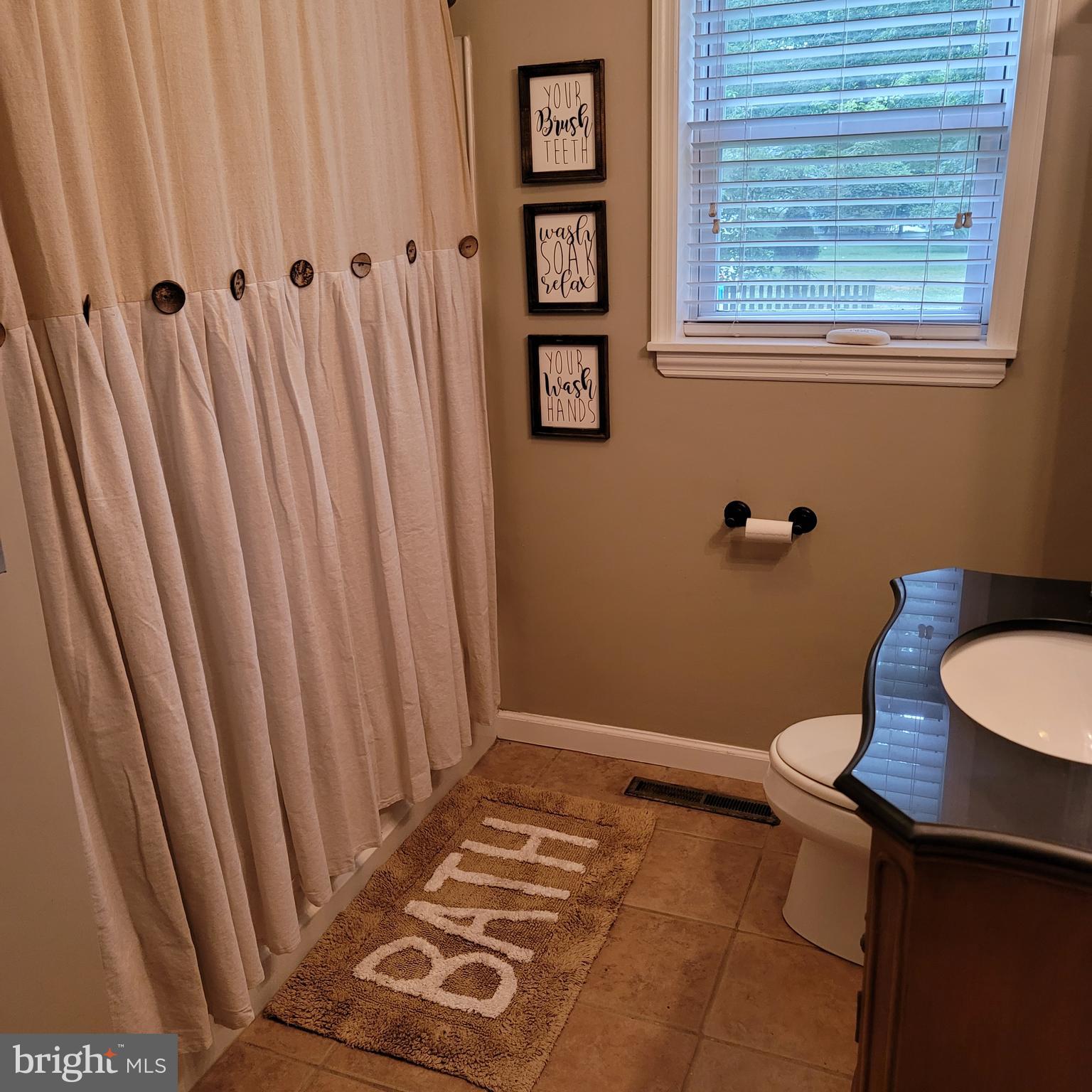 301 Irish Road Berwyn, PA 19312 - Photo 15 of 26 Main Bathroom