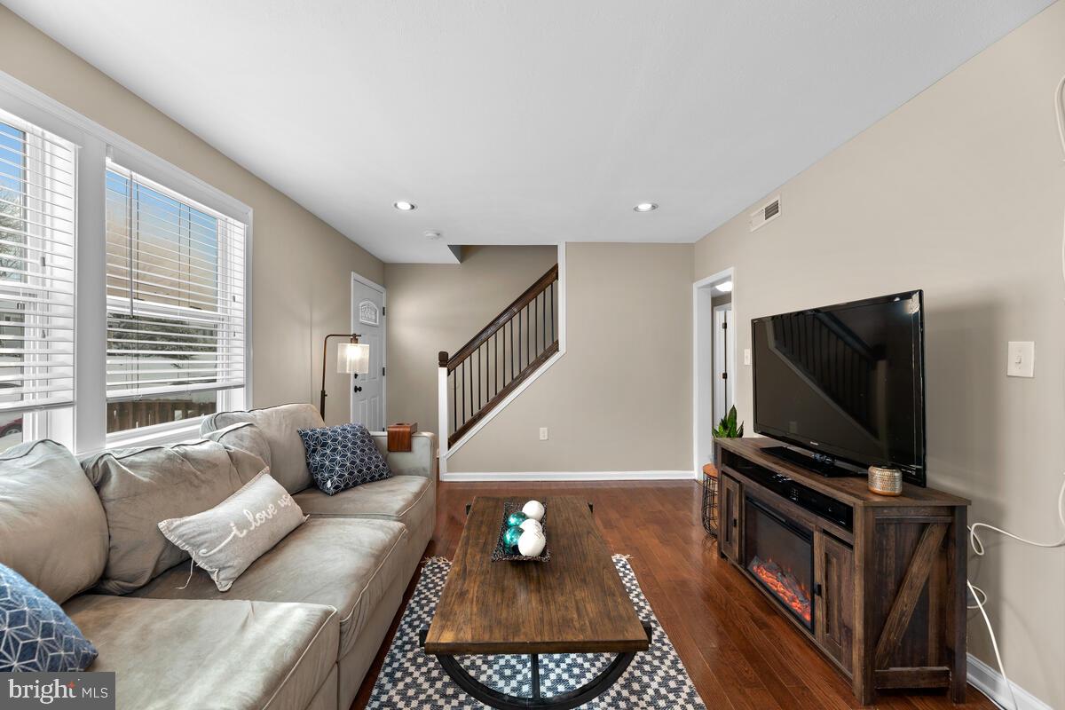 728 Templecliff Road Baltimore, MD 21208 - Photo 3 of 25