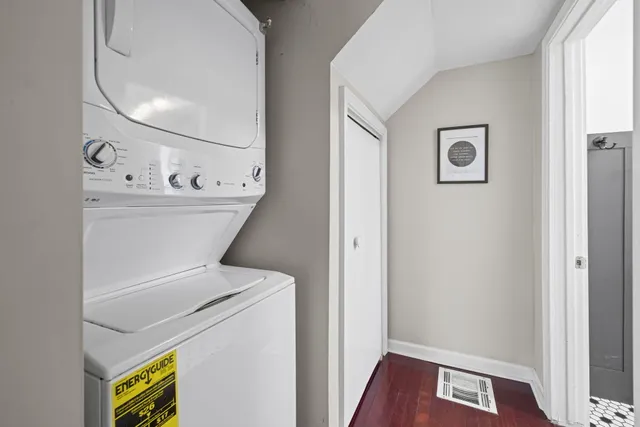 $299,900 | 607 Sherwood Avenue, Three Oaks, MI 49128