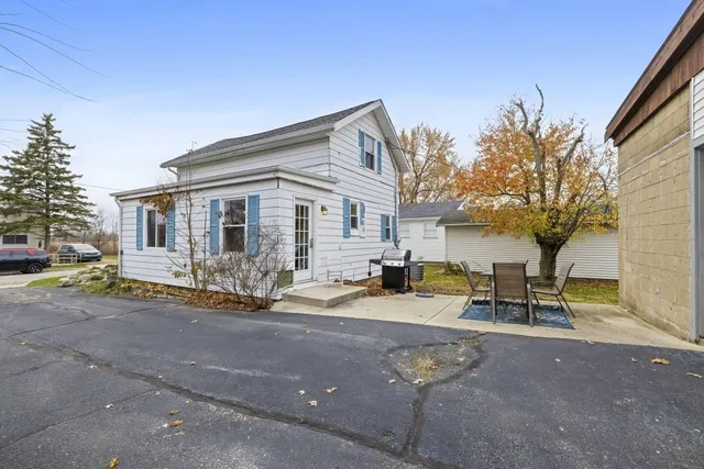 $299,900 | 607 Sherwood Avenue, Three Oaks, MI 49128