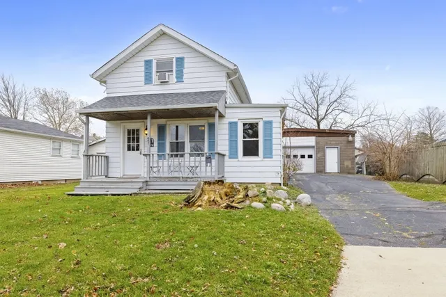 $299,900 | 607 Sherwood Avenue, Three Oaks, MI 49128