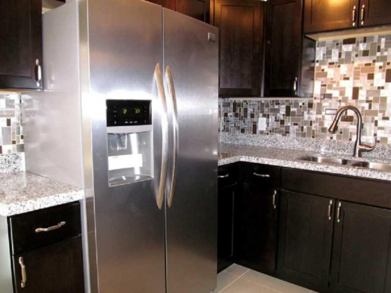 6839 Southwest 22nd Court Miramar, FL 33023 - Photo 6 of 11 Kitchen.