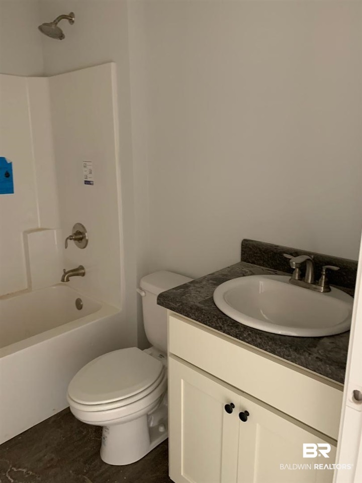16182 Pylon Court Foley, AL 36535 - Photo 5 of 11 guest bath