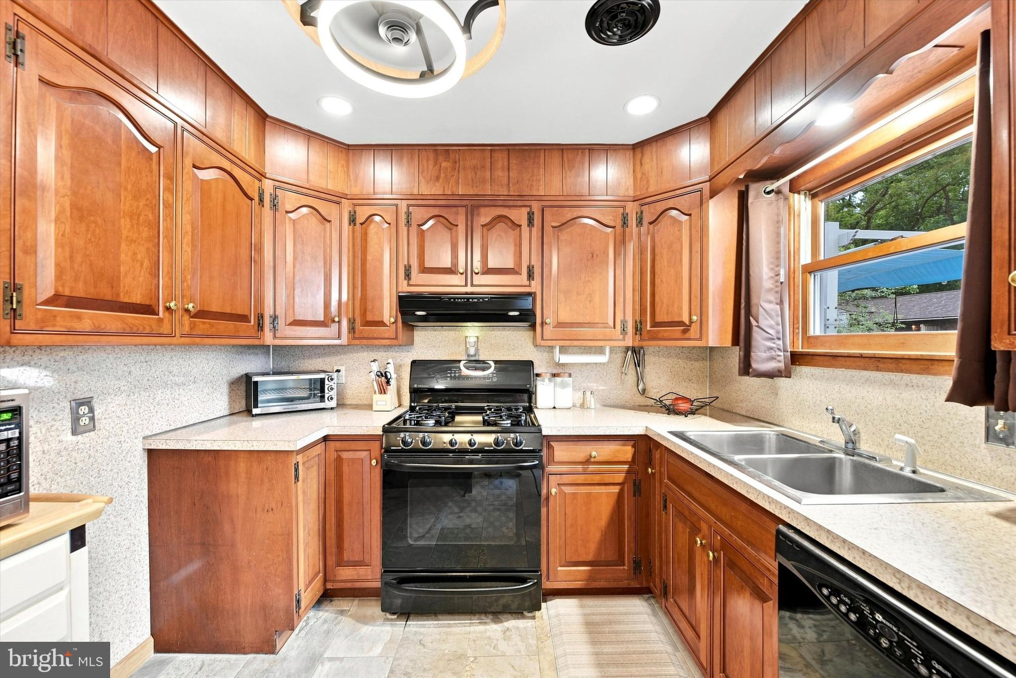 209 Hill Road Elverson, PA 19520 - Photo 12 of 58