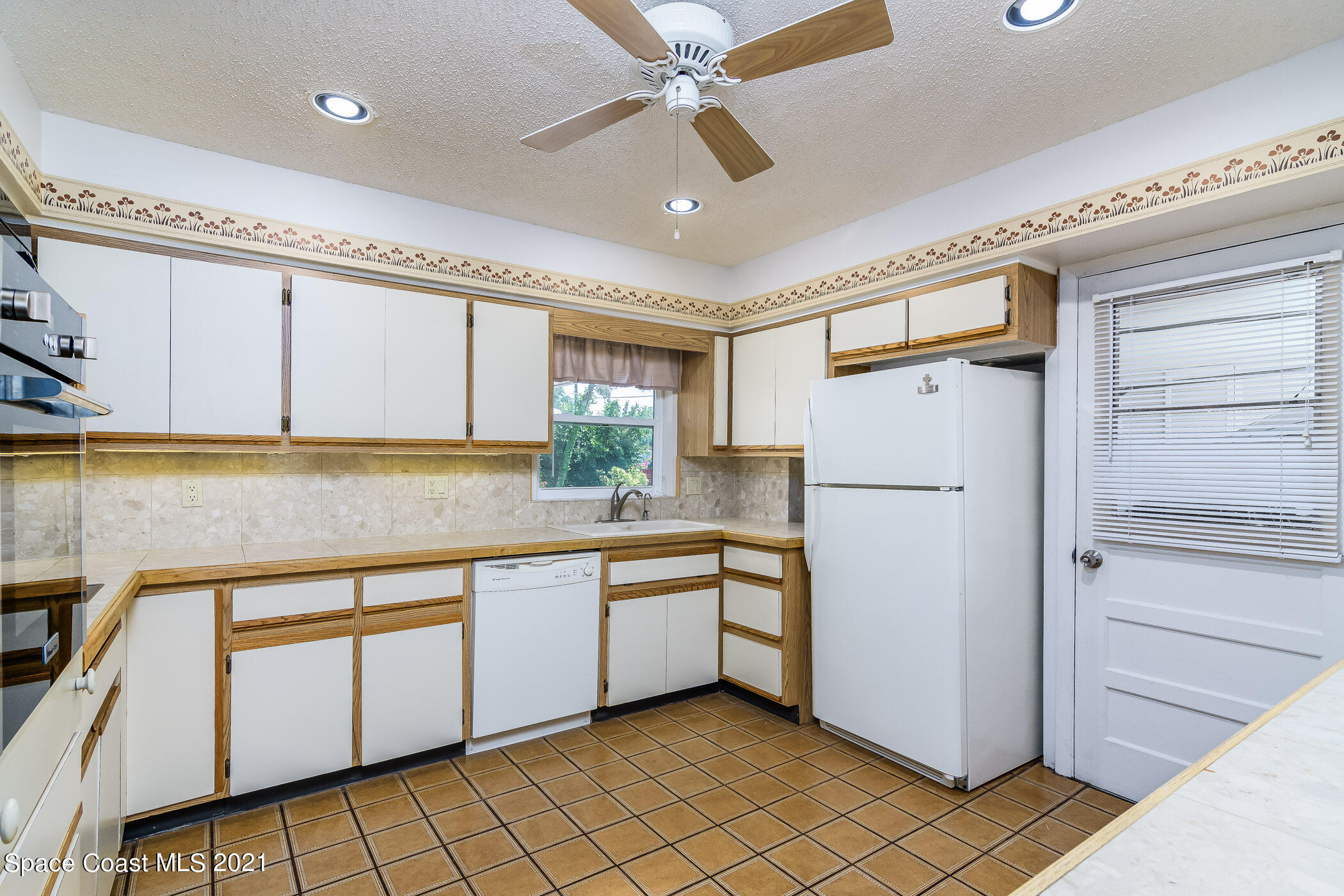 585 Capri Road Cocoa Beach, FL 32931 - Photo 7 of 43 Capri-29