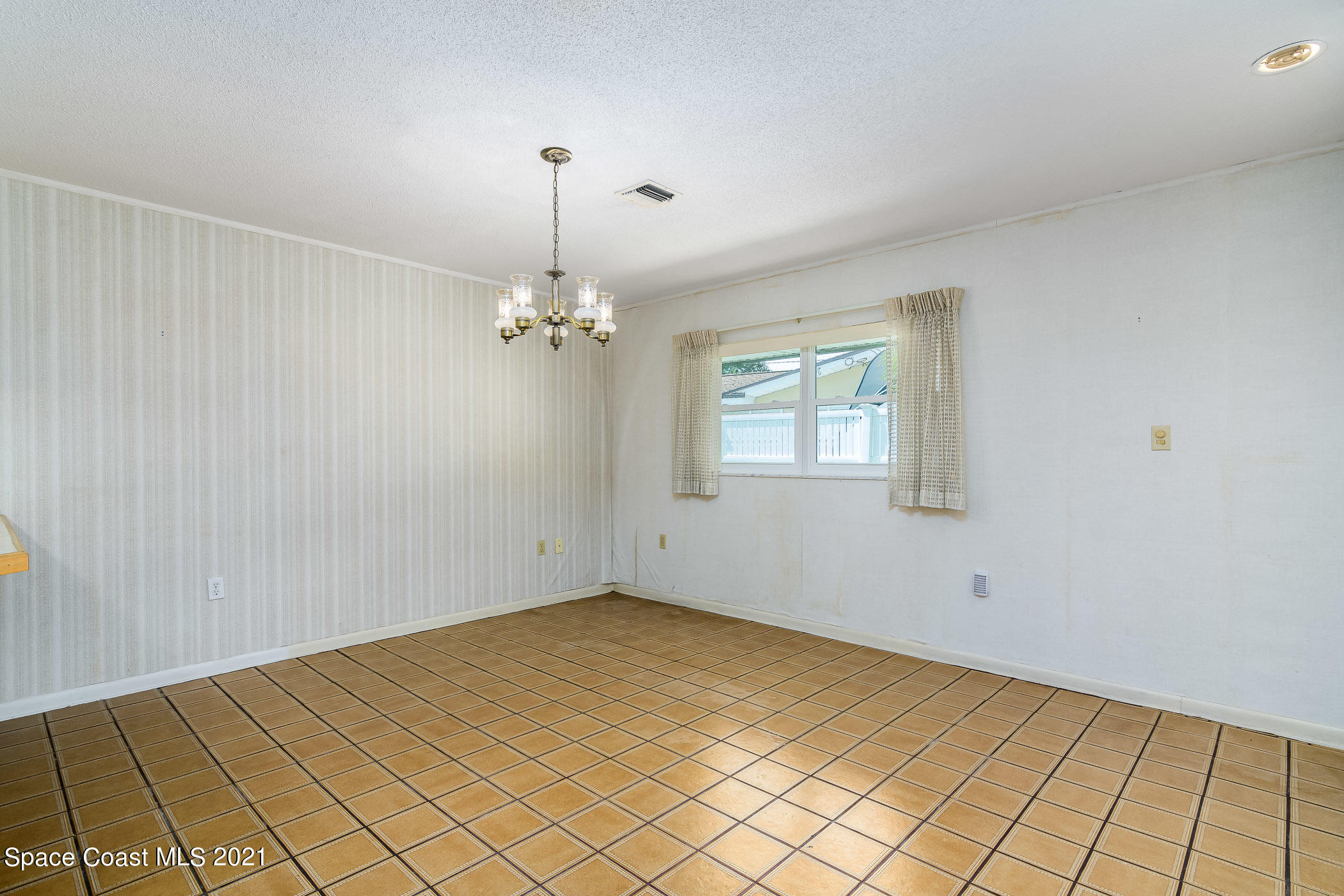585 Capri Road Cocoa Beach, FL 32931 - Photo 9 of 43 Capri-27