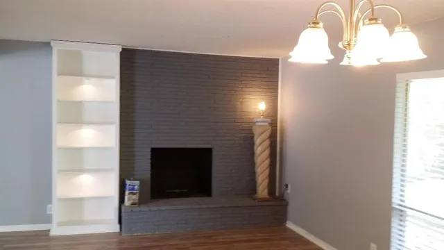 a view of a livingroom with a fireplace