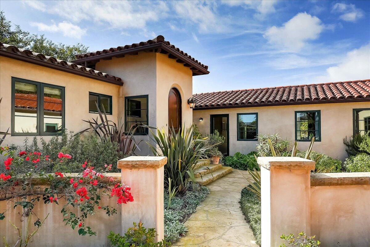 1455 Holiday Hill Road Goleta, CA 93117 - Photo 3 of 64 Courtyard