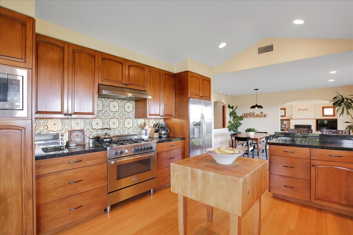 1455 Holiday Hill Road Goleta, CA 93117 - Photo 9 of 64 Kitchen