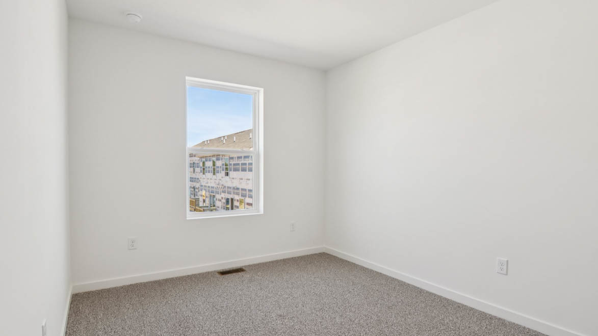 6510 Linden Trail, Unit E Wonder Lake, IL 60097 - Photo 19 of 42 an empty room with a window