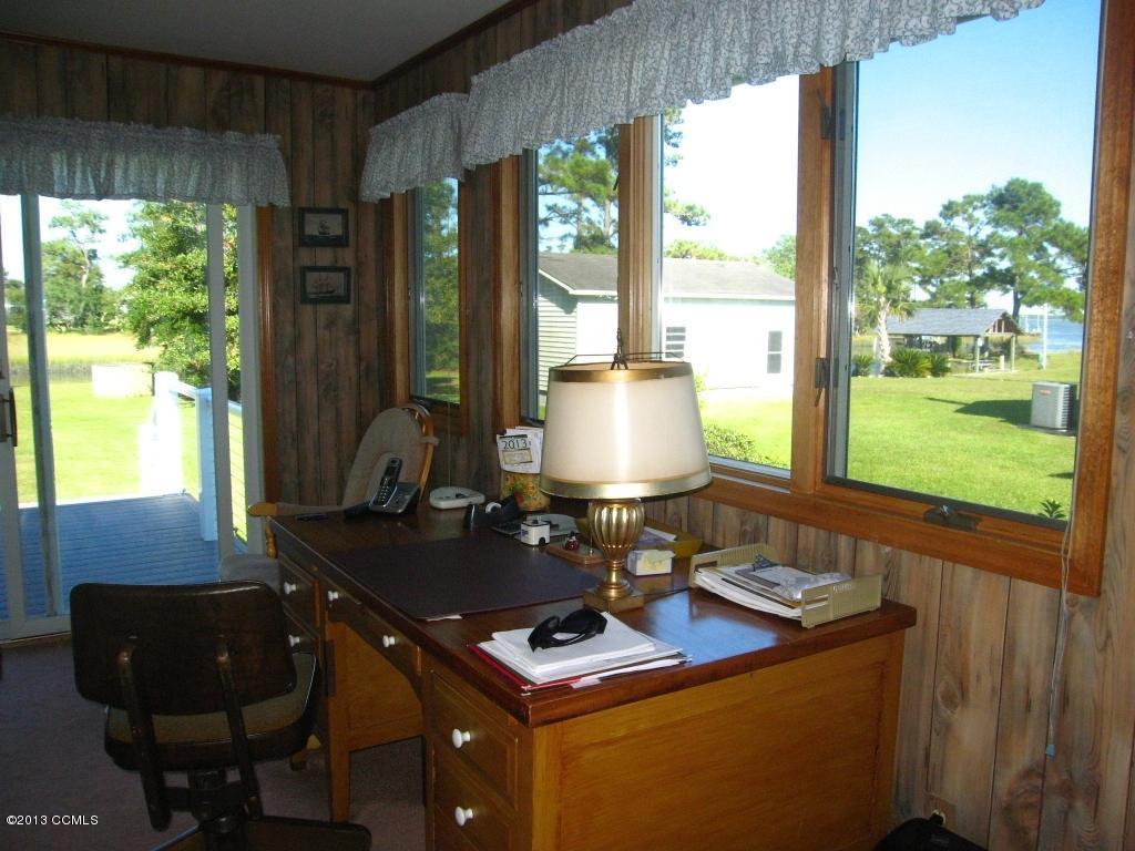 180 Wallace Road Beaufort, NC 28516 - Photo 12 of 25 Sunroom / Office