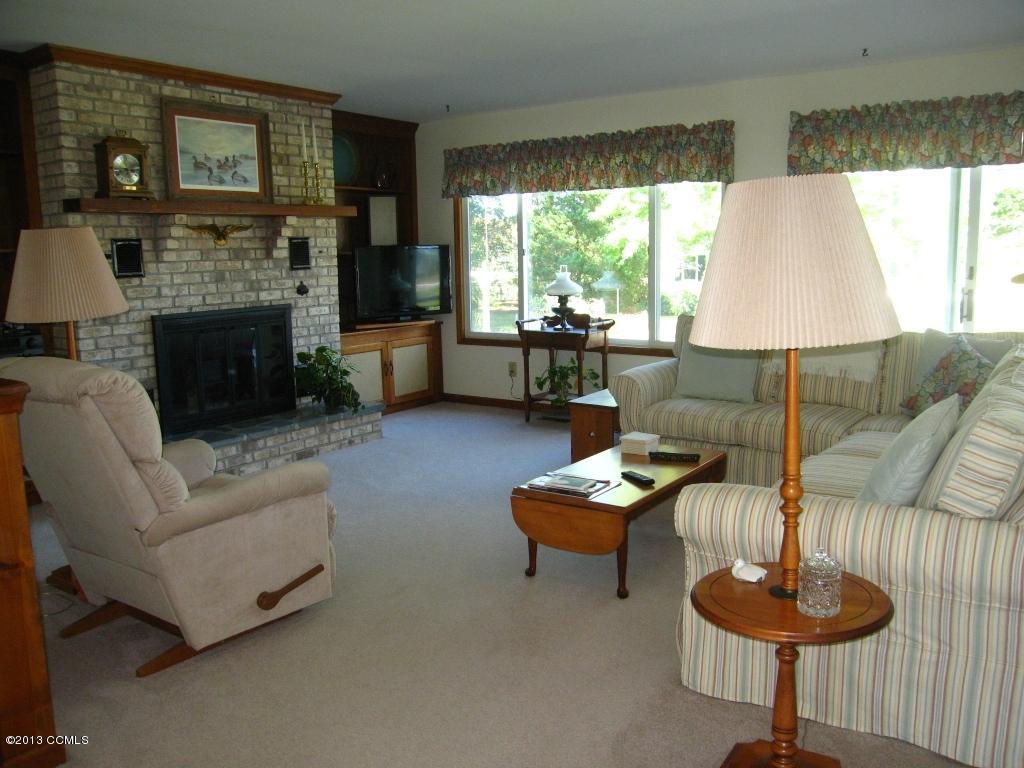 180 Wallace Road Beaufort, NC 28516 - Photo 5 of 25 Living Room