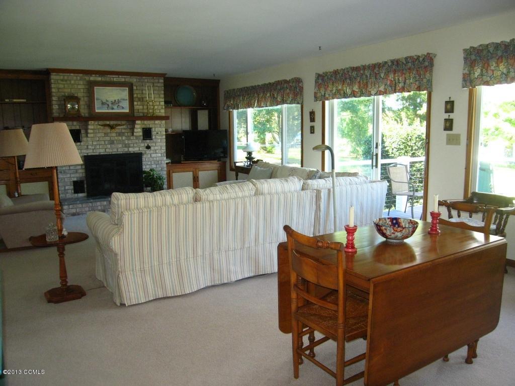 180 Wallace Road Beaufort, NC 28516 - Photo 7 of 25 Living Area
