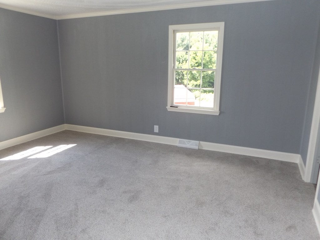 242 Country Road Austinville, VA 24312 - Photo 11 of 45 Gallery Image 11