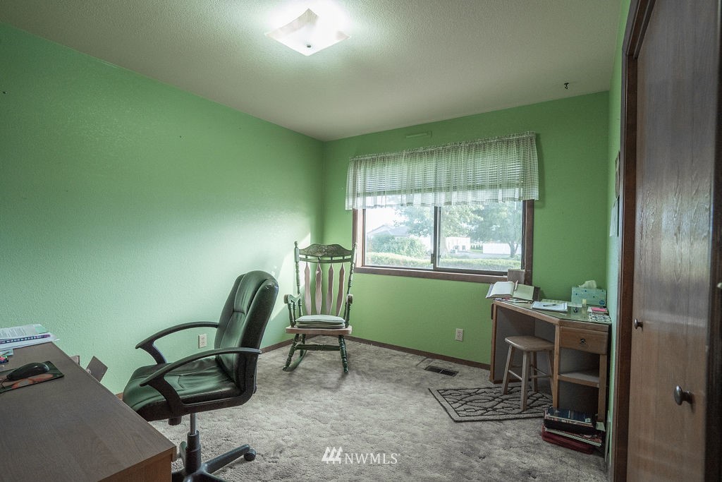7882 Grove Road Northeast Moses Lake, WA 98837 - Photo 14 of 38 Gallery Image 14