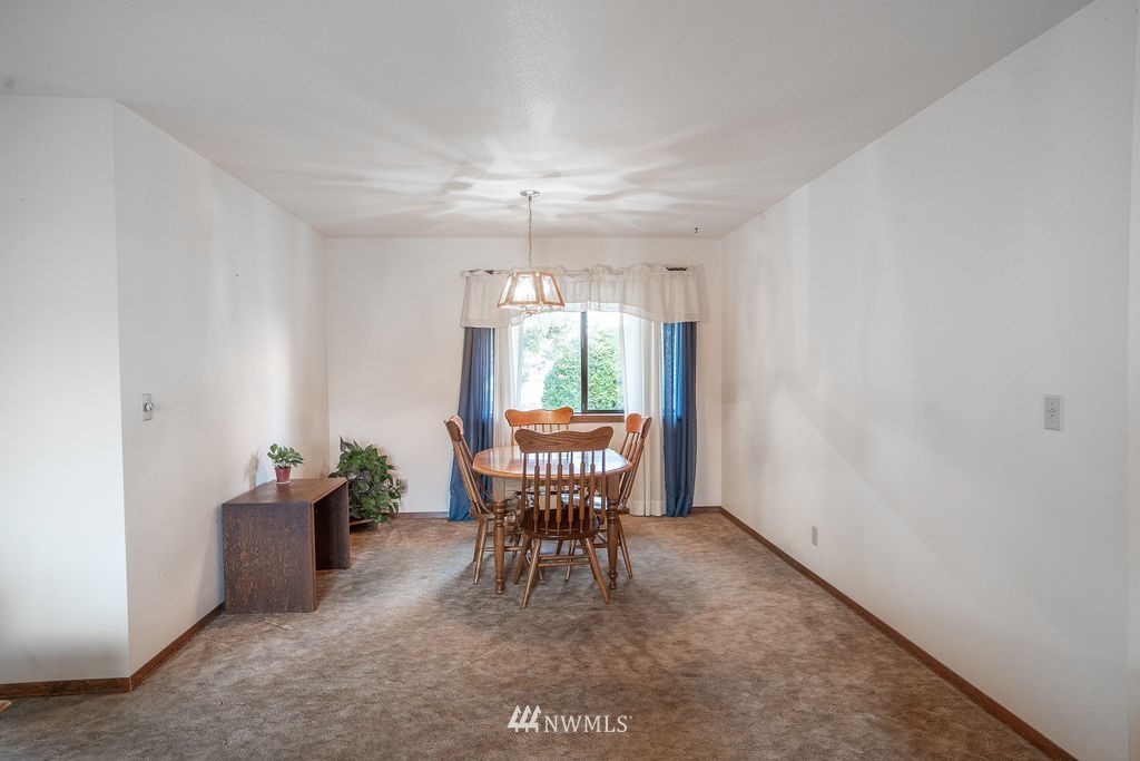 7882 Grove Road Northeast Moses Lake, WA 98837 - Photo 6 of 38 Gallery Image 6