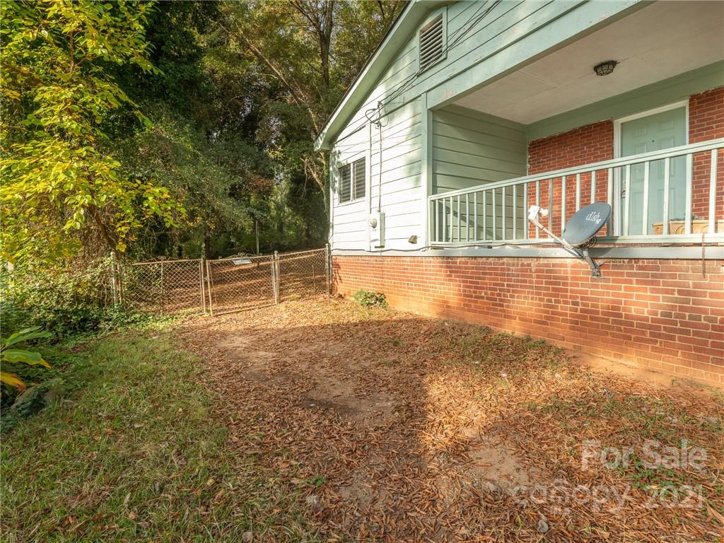 4151 Tillman Road Charlotte, NC 28208 - Photo 3 of 33 Gallery Image 3
