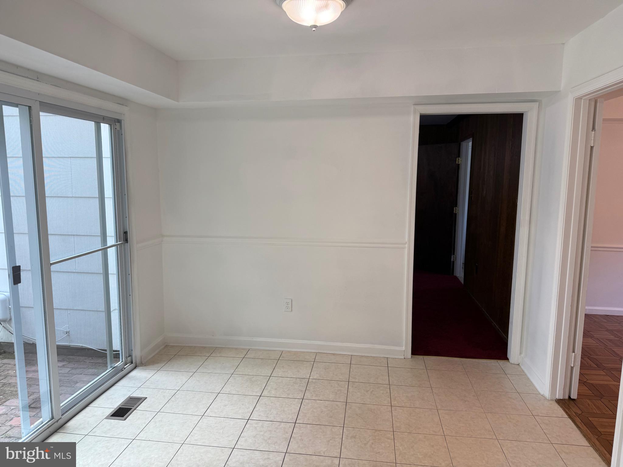 12241 Shadetree Lane Laurel, MD 20708 - Photo 17 of 25 an empty room with window