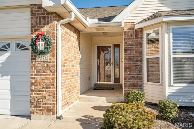 $300,000 | 3166 Country Bluff Drive, Unit 38C, St. Charles, MO 63301