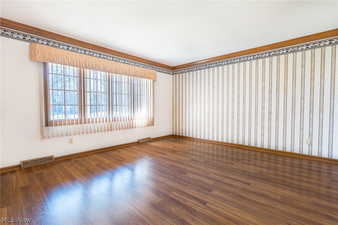 6606 Springdale Road Cleveland, OH 44130 - Photo 7 of 34
