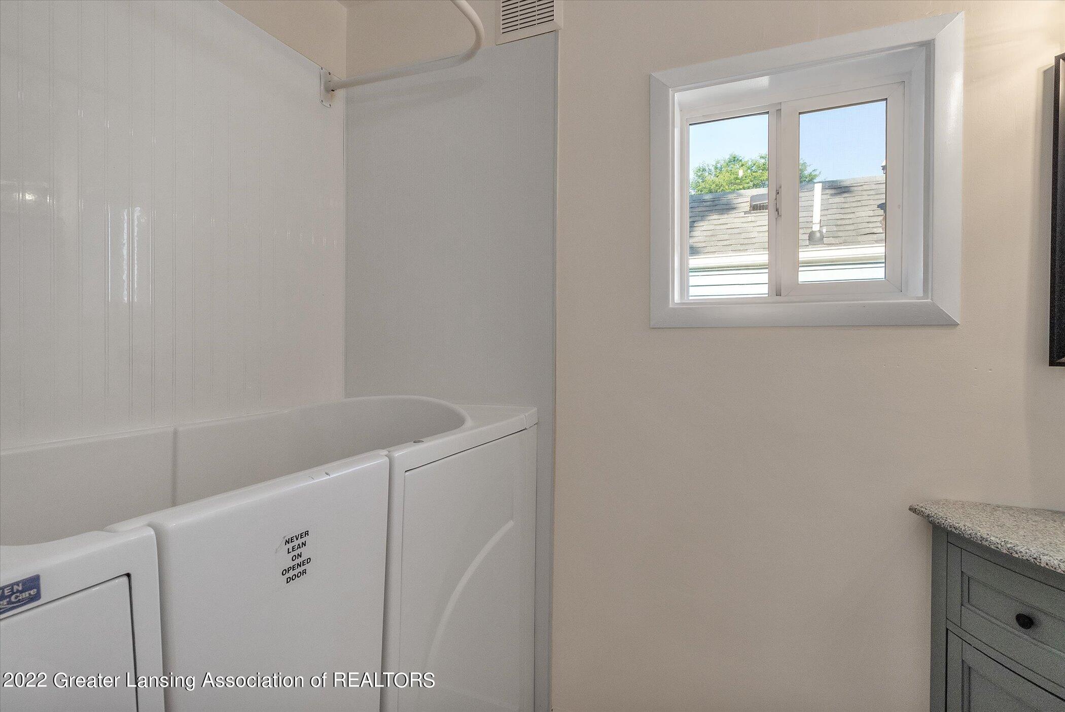 700 Riley Street Lansing, MI 48910 - Photo 13 of 19 21-700-Riley-St-WindowStill-Real-Estate-