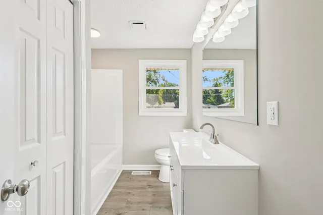 $209,900 | 311 Fall Creek Drive, Anderson, IN 46013